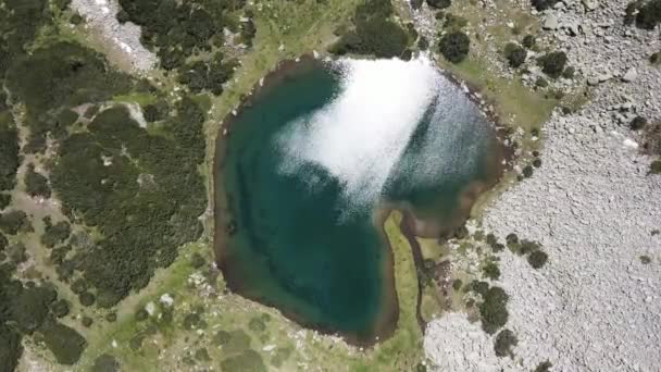 Καταπληκτική Αεροφωτογραφία Της Λίμνης Μουράτοβο Όρος Πιρίν Βουλγαρία — Αρχείο Βίντεο