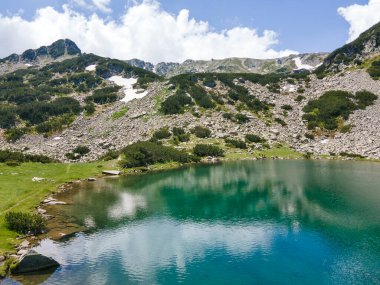 Muratovo Gölü, Pirin Dağı, Bulgaristan 'ın şaşırtıcı hava manzarası