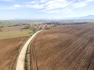 Bulgaristan 'ın Filibe Bölgesi' nin Asenovgrad kenti yakınlarındaki Yukarı Trakya Ovası 'nın Hava Günbatımı manzarası
