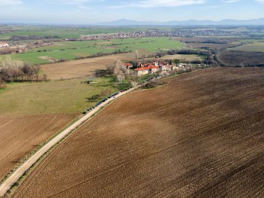 Bulgaristan 'ın Filibe Bölgesi' nin Asenovgrad kenti yakınlarındaki Yukarı Trakya Ovası 'nın Hava Günbatımı manzarası