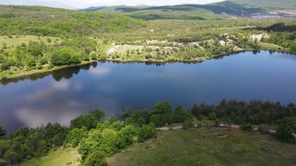 Vista Aérea Lago Upper Gabra Montanha Lozenska Região Sófia Bulgária — Vídeo de Stock