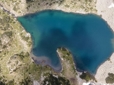 Balık Banderitsa Gölü, Pirin Dağı, Bulgaristan 'ın şaşırtıcı hava manzarası
