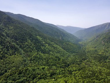 Kirilova Polyana (Cyril çayırı), Kyustendil bölgesi, Bulgaristan yakınlarındaki Rila Dağı 'nın havadan görüntüsü