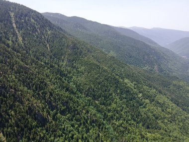 Kirilova Polyana (Cyril çayırı), Kyustendil bölgesi, Bulgaristan yakınlarındaki Rila Dağı 'nın havadan görüntüsü
