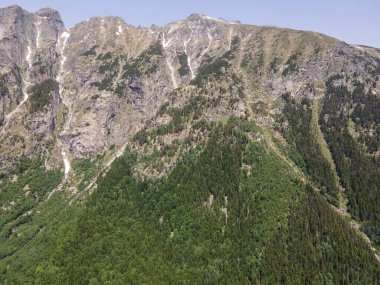 Kirilova Polyana (Cyril çayırı), Kyustendil bölgesi, Bulgaristan yakınlarındaki Rila Dağı 'nın havadan görüntüsü