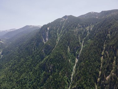 Kirilova Polyana (Cyril çayırı), Kyustendil bölgesi, Bulgaristan yakınlarındaki Rila Dağı 'nın havadan görüntüsü
