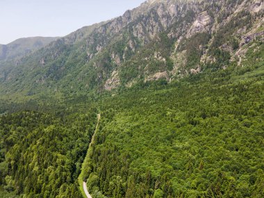 Kirilova Polyana (Cyril çayırı), Kyustendil bölgesi, Bulgaristan yakınlarındaki Rila Dağı 'nın havadan görüntüsü