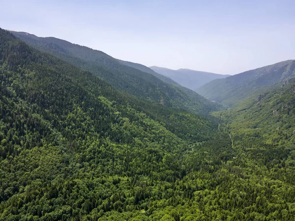 Kirilova Polyana (Cyril çayırı), Kyustendil bölgesi, Bulgaristan yakınlarındaki Rila Dağı 'nın havadan görüntüsü