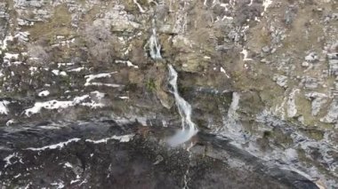 Bulgaristan 'ın Vratsa kenti yakınlarındaki Balkanlar' ın en yüksek şelalesi Vrachanska Skaklya 'nın inanılmaz manzarası