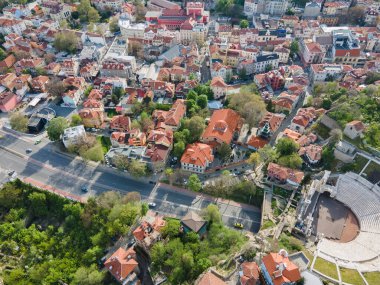 Bulgaristan 'ın Filipinler kentindeki Roma tiyatrosunun kalıntılarının havadan görünüşü