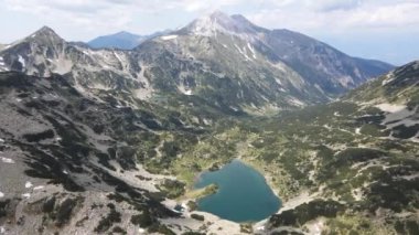 Balık Banderitsa Gölü, Pirin Dağı, Bulgaristan 'ın şaşırtıcı hava manzarası