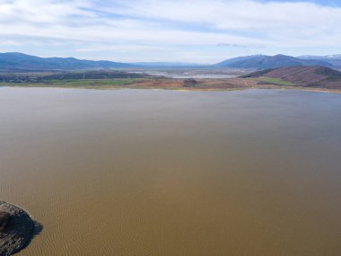 Bulgaristan 'ın Sliven bölgesindeki Zhrebchevo Barajı' nın şaşırtıcı hava manzarası