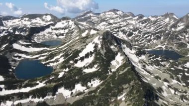 Popovo ve Kremenski göllerinin muhteşem hava manzarası, Pirin Dağı, Bulgaristan