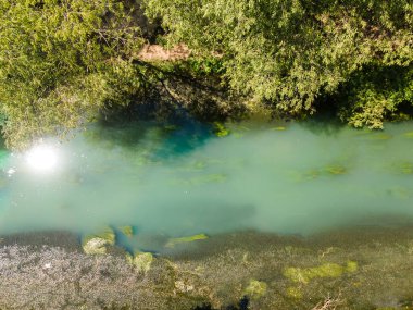Bulgaristan 'ın Lovech bölgesindeki Altın Panega Nehri boyunca Iskar Panega Geopark' ın hava manzarası