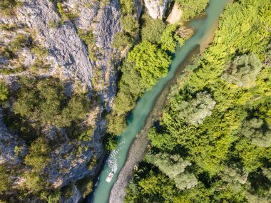 Bulgaristan 'ın Lovech bölgesindeki Altın Panega Nehri boyunca Iskar Panega Geopark' ın hava manzarası