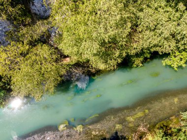 Bulgaristan 'ın Lovech bölgesindeki Altın Panega Nehri boyunca Iskar Panega Geopark' ın hava manzarası