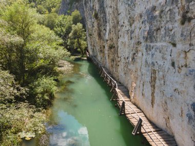 Bulgaristan 'ın Lovech bölgesindeki Altın Panega Nehri boyunca Iskar Panega Geopark' ın hava manzarası