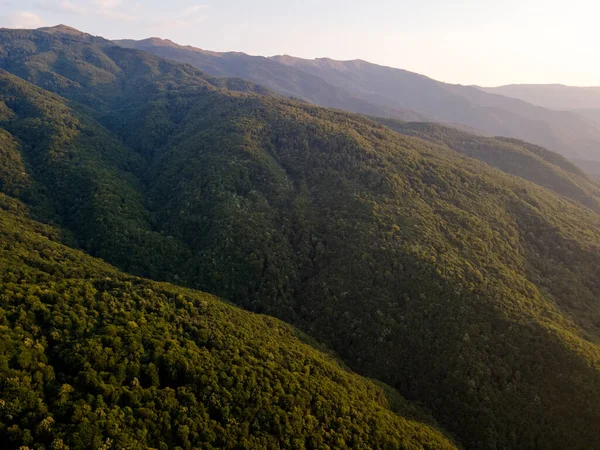 ブルガリアペトリッチの町の近くにあるBelasitsa山の空の夕日 — ストック写真