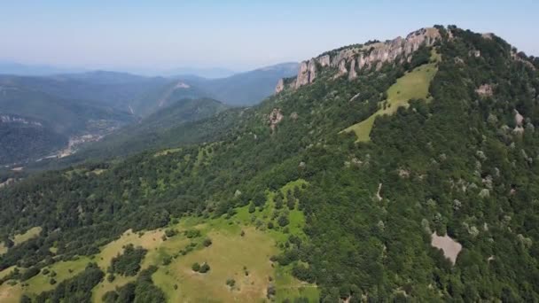 保加利亚Lovech地区Teteven镇附近巴尔干山脉的空中景观 — 图库视频影像