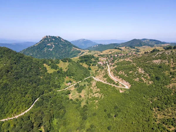 Vista Aérea Montaña Balcánica Cerca Ciudad Teteven Región Lovech Bulgaria —  Fotos de Stock