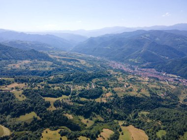 Bulgaristan 'ın Balkan Dağları, Lovech bölgesindeki Teteven kasabasının hava manzarası