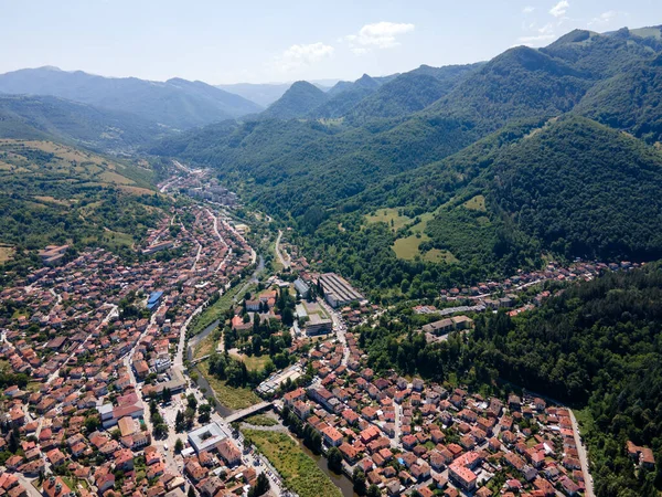 Bulgaristan Balkan Dağları Lovech Bölgesindeki Teteven Kasabasının Hava Manzarası — Stok fotoğraf