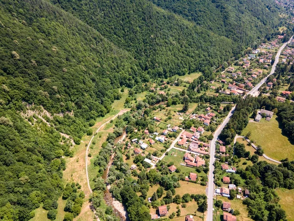 Vista Aérea Del Pueblo Ribaritsa Las Montañas Los Balcanes Región —  Fotos de Stock