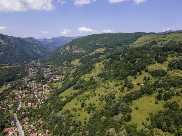 Vista Aérea Del Pueblo Ribaritsa Las Montañas Los Balcanes Región — Foto de Stock