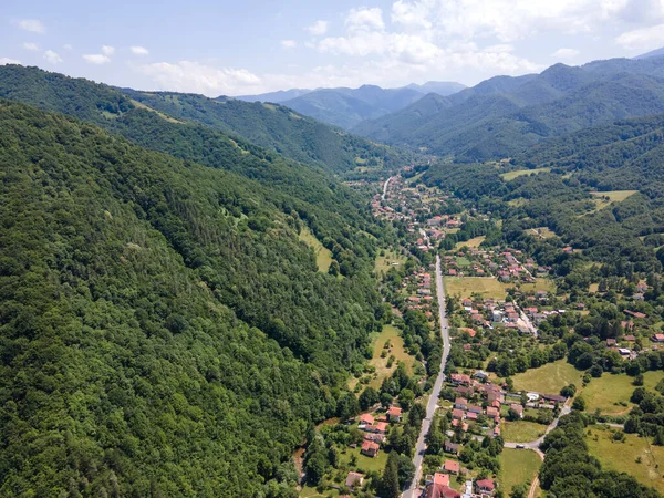 Letecký Pohled Vesnici Ribaritsa Balkánských Horách Lovecký Kraj Bulharsko — Stock fotografie