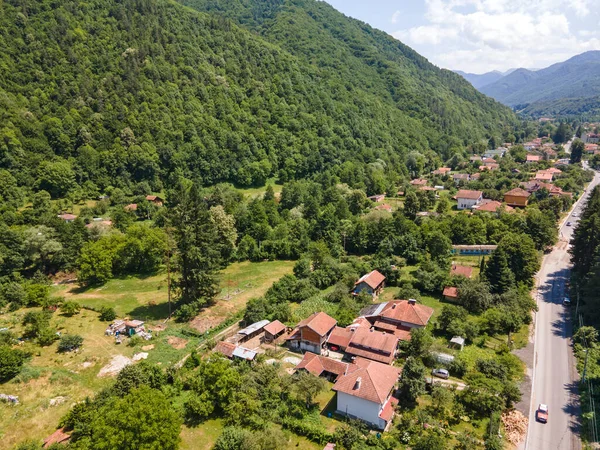 Vista Aérea Aldeia Ribaritsa Nas Montanhas Balcânicas Região Lovech Bulgária — Fotografia de Stock