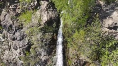 Anton şelalesinin hava manzarası Kelebek (Peperudata), Balkan Dağları, Bulgaristan