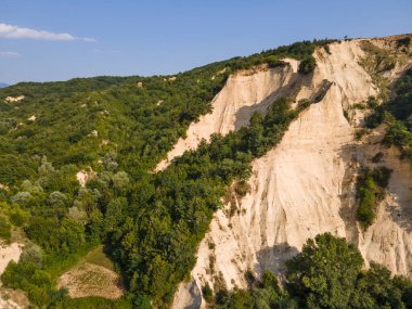 Rozhen kum piramitlerinin hava günbatımı manzarası, Blagoevgrad bölgesi, Bulgaristan