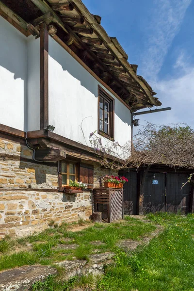 Calle Típica Casas Antiguas Pueblo Histórico Bozhentsi Región Gabrovo Bulgaria —  Fotos de Stock