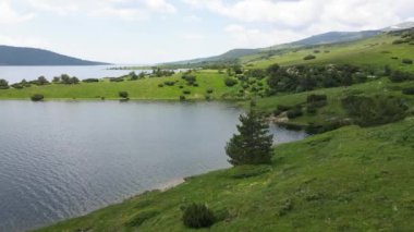 Belmeken Barajı 'nın şaşırtıcı hava manzarası, Rila dağı, Bulgaristan