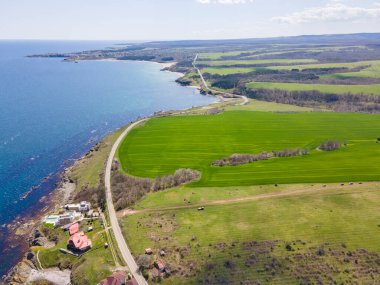 Bulgaristan 'ın Burgaz Bölgesi' nin Varvara kasabası yakınlarındaki Karadeniz kıyı şeridinin hava manzarası