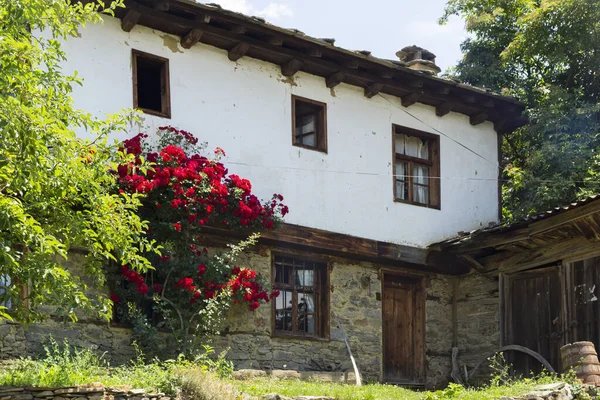 Pueblo Leshten Con Casas Auténticas Del Siglo Xix Región Blagoevgrad —  Fotos de Stock