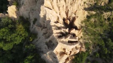 Rozhen kum piramitlerinin hava günbatımı manzarası, Blagoevgrad bölgesi, Bulgaristan