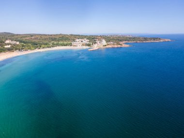 Bulgaristan 'ın Burgaz Bölgesi' ndeki Dyuni tatil beldesi yakınlarındaki The Driver Beach 'in (Alepu) hava manzarası