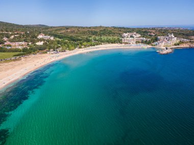 Bulgaristan 'ın Burgaz Bölgesi' ndeki Dyuni tatil beldesi yakınlarındaki The Driver Beach 'in (Alepu) hava manzarası