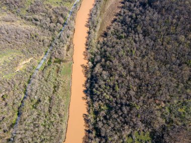 Bulgaristan 'ın Burgaz Bölgesi Arkutino bölgesindeki Ropotamo nehrinin hava manzarası