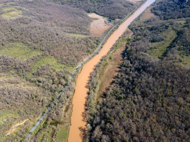 Bulgaristan 'ın Burgaz Bölgesi Arkutino bölgesindeki Ropotamo nehrinin hava manzarası