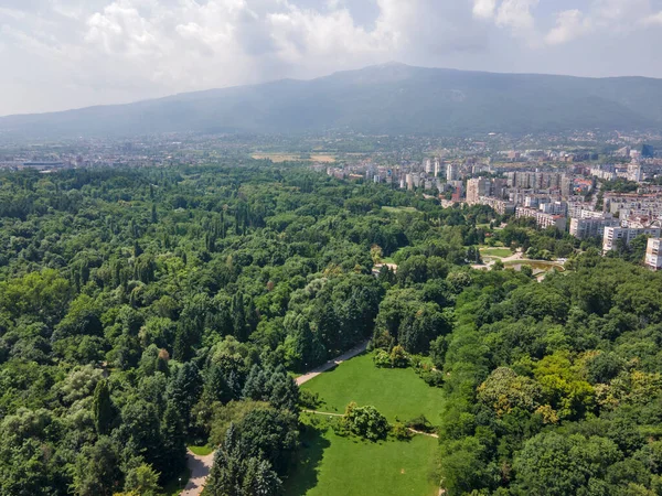 ブルガリアのソフィア市にある南公園の素晴らしい空中ビュー — ストック写真
