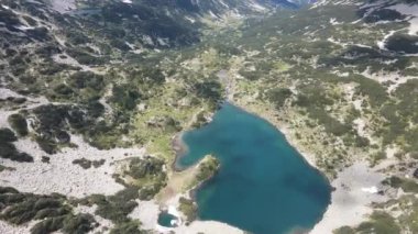Balık Banderitsa Gölü, Pirin Dağı, Bulgaristan 'ın şaşırtıcı hava manzarası
