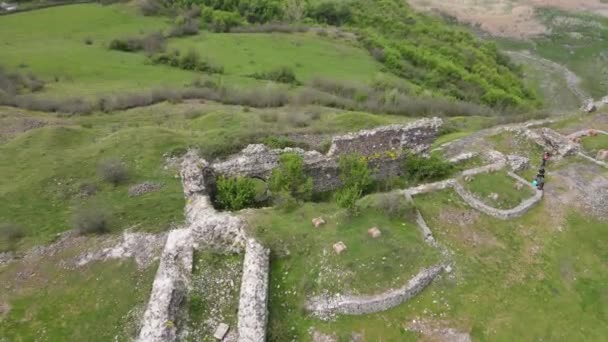 Widok Lotu Ptaka Ruiny Starożytnej Twierdzy Wyszehradzkiej Południowym Wybrzeżu Zbiornika — Wideo stockowe