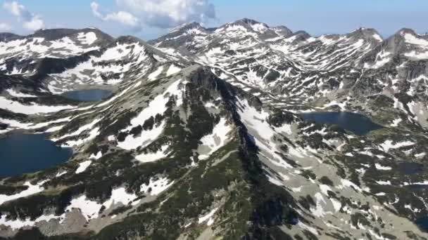 Erstaunliche Luftaufnahme Der Kremenski Seen Und Des Dzhano Gipfels Pirin — Stockvideo