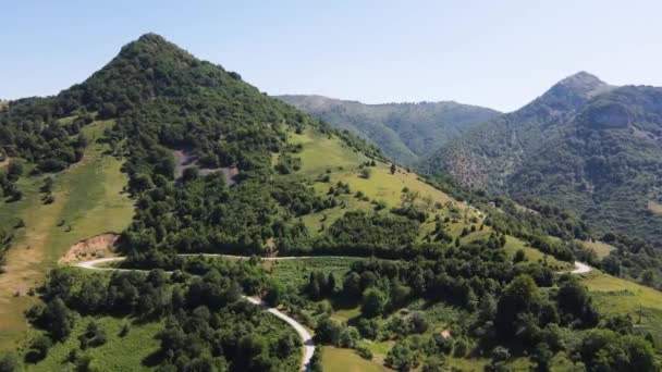 Uitzicht Vanuit Lucht Balkanberg Buurt Van Stad Teteven Regio Lovech — Stockvideo
