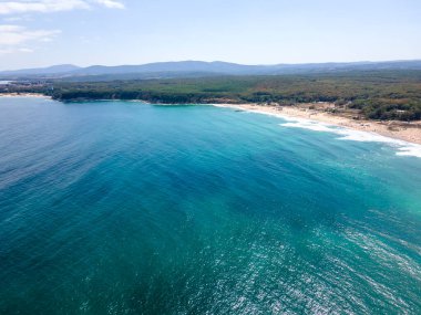 Bulgaristan 'ın Burgaz Bölgesi Primorsko' nun Güney Sahili 'nin şaşırtıcı hava manzarası