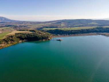 Bulgaristan 'ın Dyakovo Reservoir, Kyustendil Bölgesinin hava manzarası