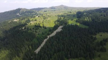 Konyarnika bölgesinin hava manzarası ar Vitosha Dağı, Sofya Şehir Bölgesi, Bulgaristan