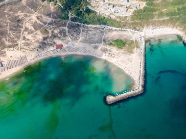 Bulgaristan 'ın Burgaz Bölgesi' nin Dyuni tatil beldesi yakınlarındaki Arkutino bölgesinin hava manzarası